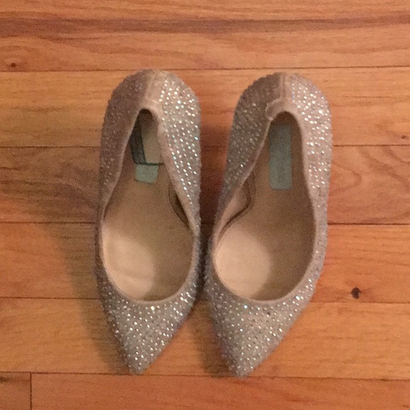 Iridescent rhinestone golden shoes in Great shape! - Picture 2 of 7